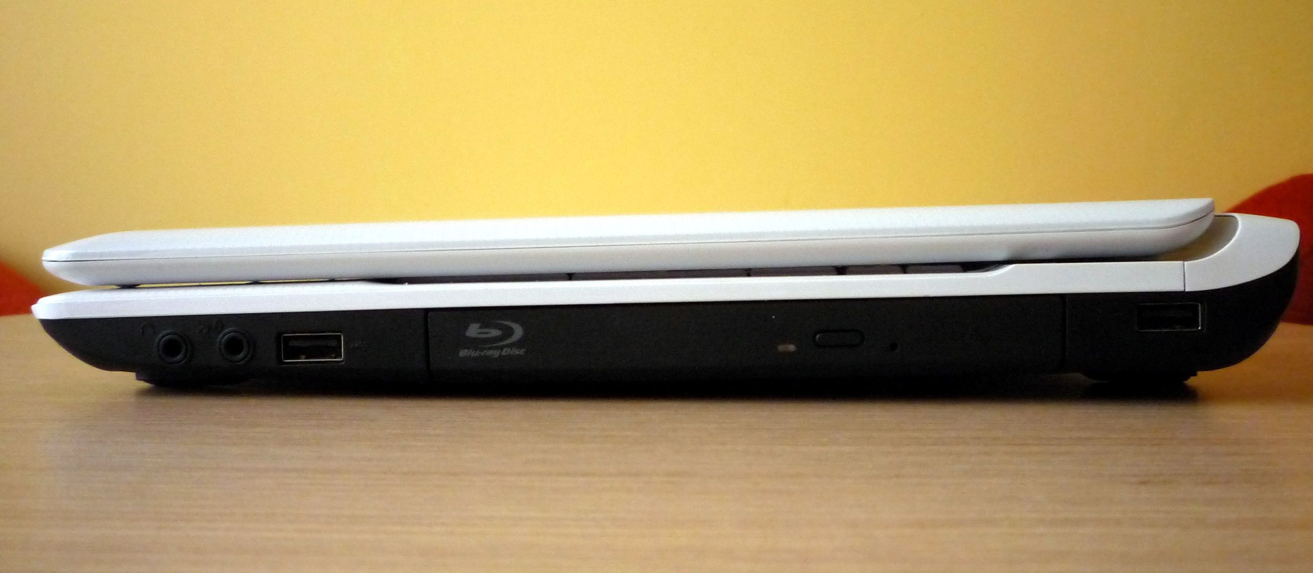 Toshiba Qosmio F750 3D - czarny koń czy czarna owca? [test] 9