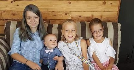 Dzieci urodziły się z zębami. Matka wspomina pierwsze miesiące