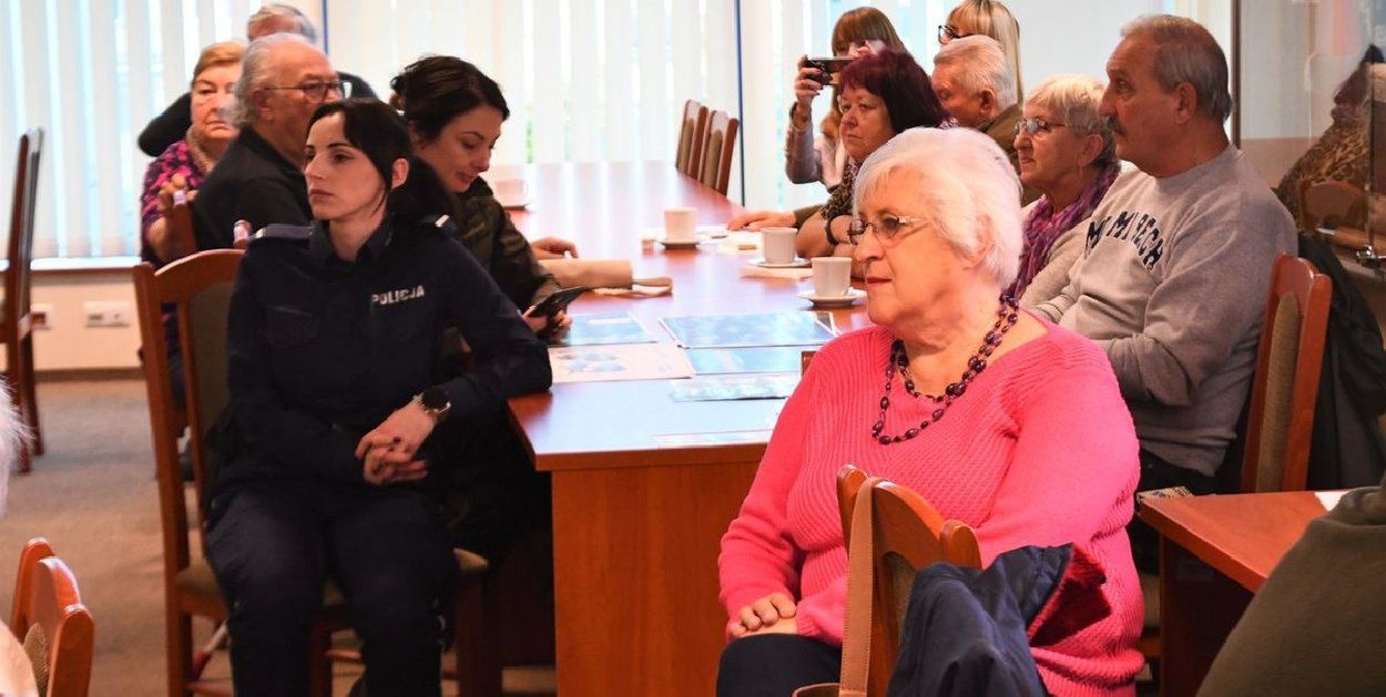 Szczecinek: Debata "Bezpieczny Senior" w komendzie