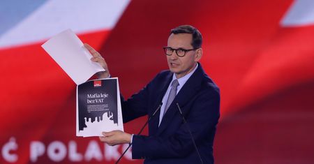 Morawiecki grzmiał ze sceny. "Patałachy, gamonie"