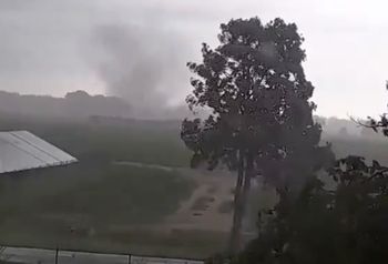 Gustnado w Wielkopolsce? Wir pyłu nagrany  podczas burzy