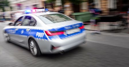 3-latek znaleziony na ulicy. Chłopiec biegał boso