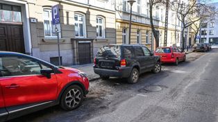 Mieszkańcy ul. Łokietka w Bydgoszczy od blisko roku czekają na naprawę nawierzchni. Podano nowy termin wykonania prac