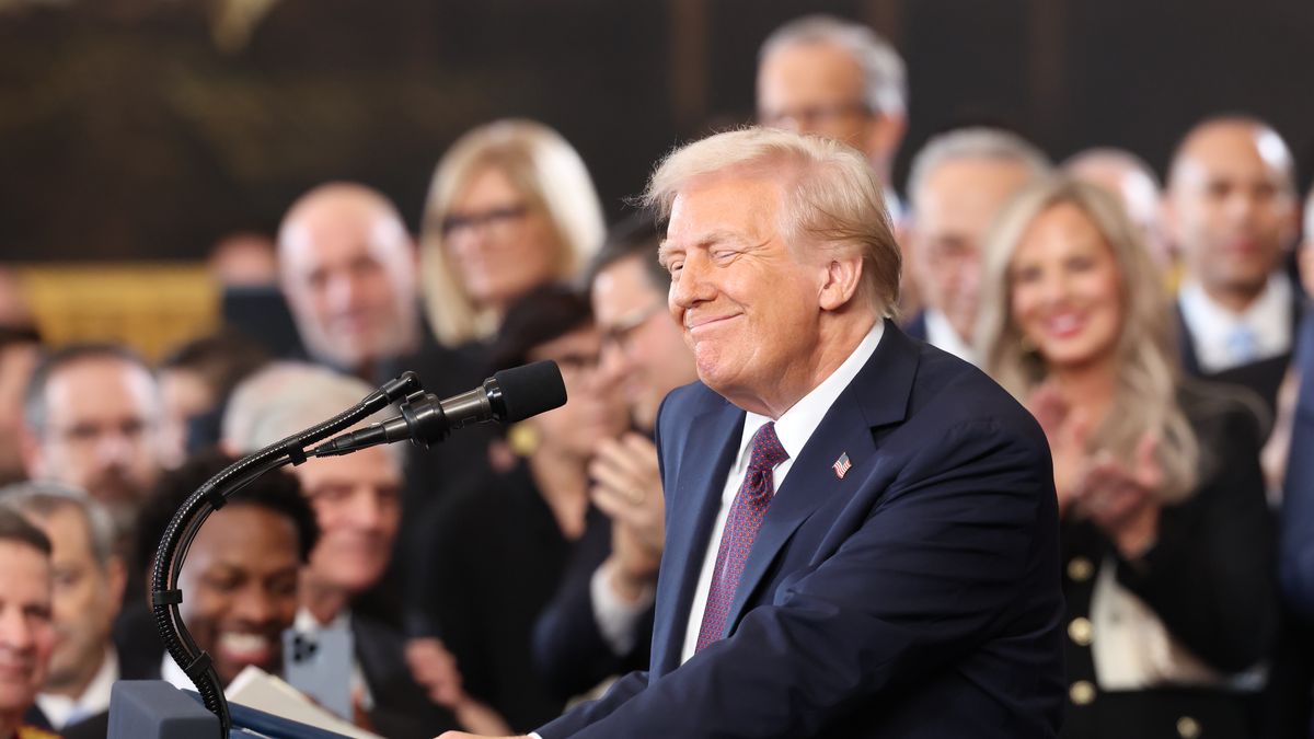 U.S. President Donald Trump reacts after being sworn in on the day of his Presidential Inauguration at the Rotunda of the U.S. Capitol in Washington, DC, USA, 20 January 2025. EPA/KEVIN LAMARQUE / POOL Dostawca: PAP/EPA.