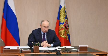 Władimir Putin nie widzi memów. Jego ludzie na bieżąco je usuwają