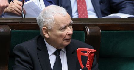 Co dzieje się z prezesem PiS? Rzecznik partii wyjaśnia