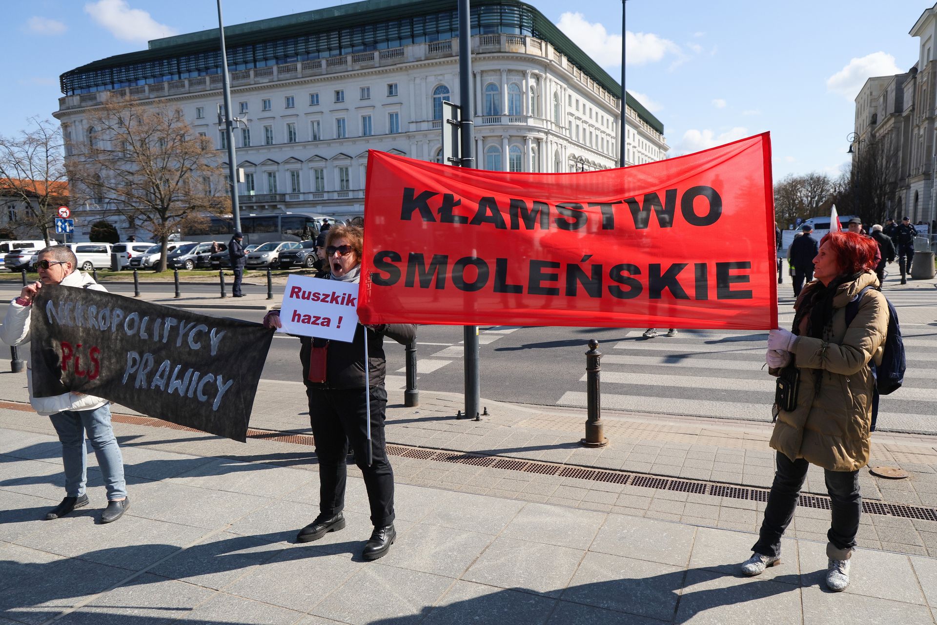 Okrzyki na rocznicy smoleńskiej. "Dosyć sortowania narodu"