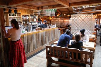 Kryzys uderza w Polaków. Z tego rezygnują