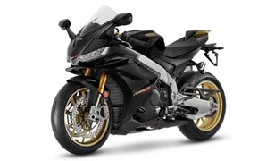 Ekstremalny model w kulturalnym wydaniu. Aprilia RSV4 Factory ma nowe malowanie