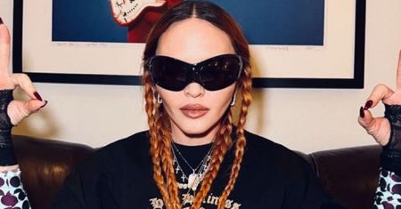 Madonna pozuje w koszulce z... Janem Pawłem II! "Podążam śladami GIGANTÓW" (FOTO)