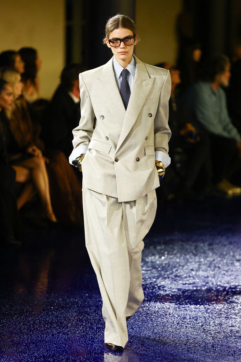 Dom mody Saint Laurent słynie z kobiecych garniturów