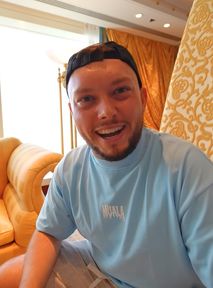 Książulo testuje najdroższy hotel na świecie. 22 tys. zł za noc: "złoto, złoto"