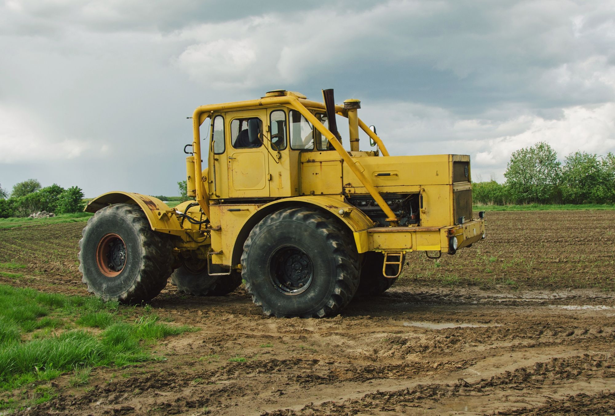 Kirovets K-700A