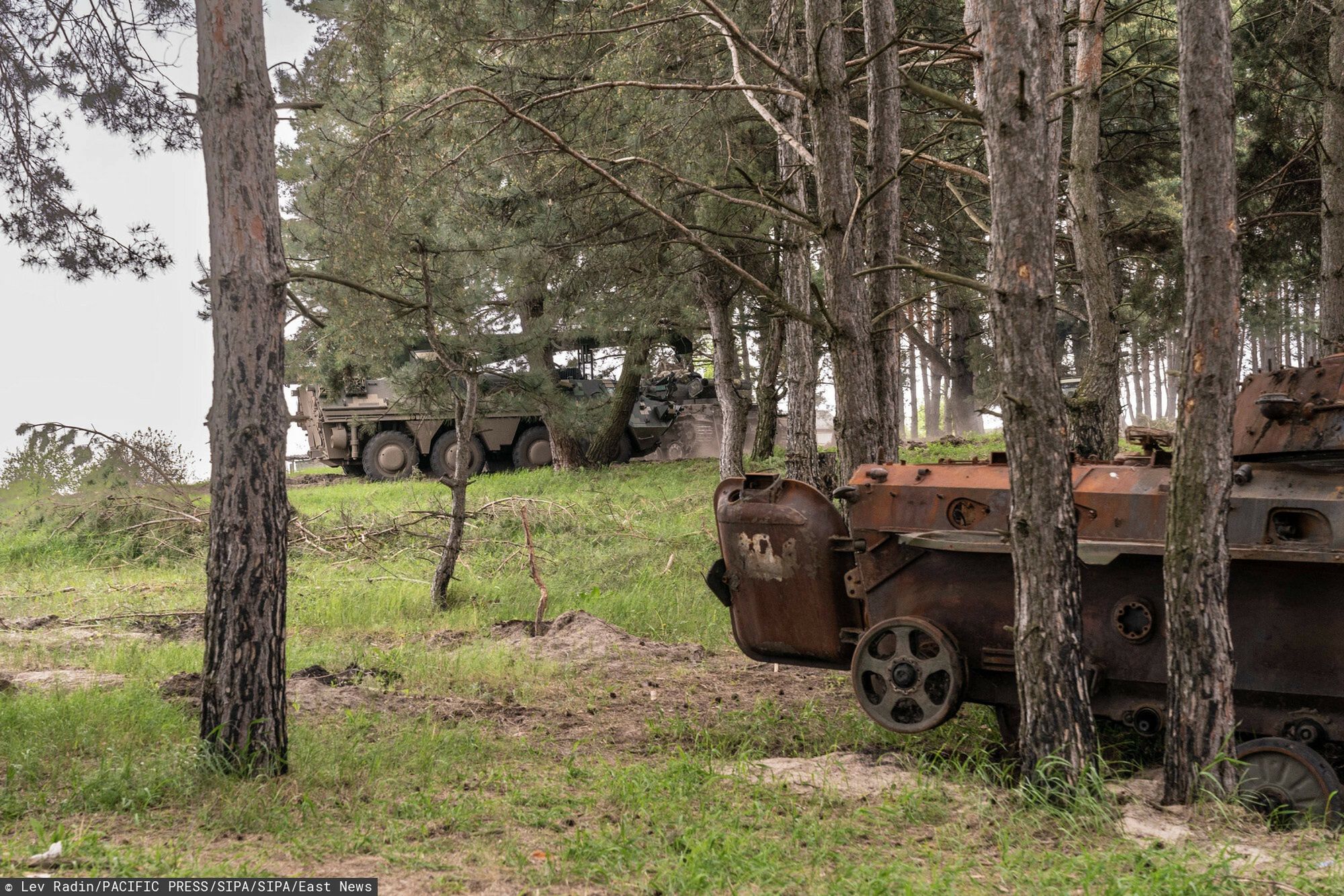 Ukraina - arch 2
92nd tank brigade is getting ready for the front in undisclosed location near village of Kivsharivka of Kharkiv Region of Ukraine. Brigade is using mostly old Soviet made tank T-64 however they have and used captured from Russians more modern tank T-72. (Photo by Lev Radin/Pacific Press) - pacific.013.JPG//PACIFICPRESS_xyz00004792_000007/Credit:Lev Radin/PACIFIC PRESS/SIPA/2305111302
Lev Radin/PACIFIC PRESS/SIPA