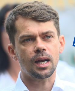 Kołodziejczak poleciał do Strasburga z bochnem chleba. "Przyjmą go na prośbę Tuska"