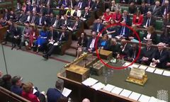 Miała przemawiać w Izbie Gmin. Nagle nowa premier otrzymała informację o królowej