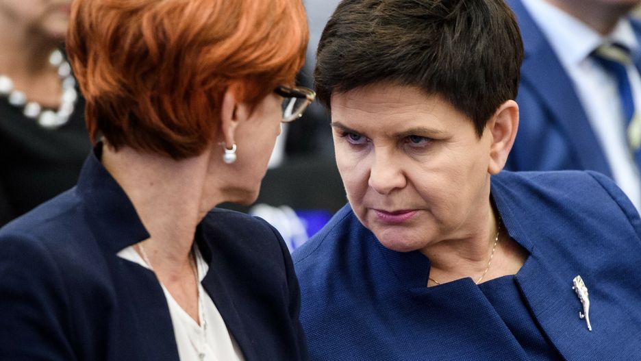 Narodowa Debata o Rodzinie11.10.2018 Warszawa Narodowa Debata o Rodzinie z udzialem wiceprezes Rady Ministrow Beaty Szydlo oraz minister rodziny,  pracy i polityki spolecznej Elzbiety Rafalskiej  n/z ELZBIETA RAFALSKA, BEATA SZYDLO Fot. Rafal Oleksiewicz/REPORTERRafal Oleksiewicz/REPORTER