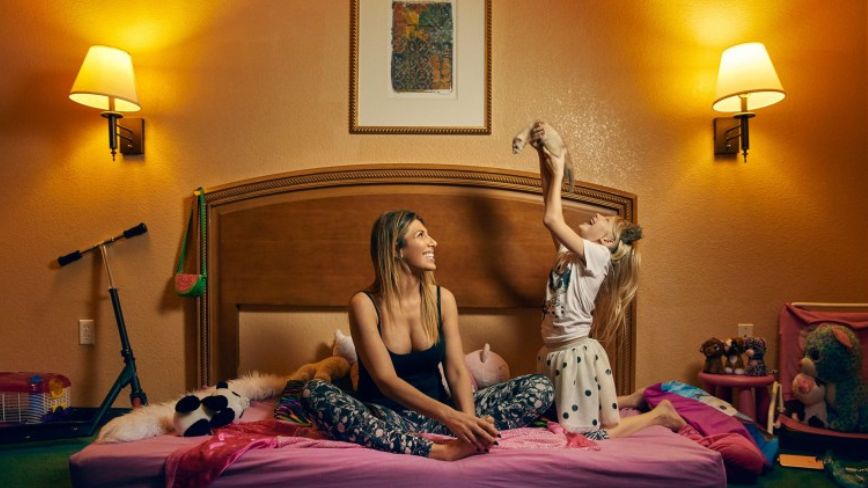 Niezwykła sesja fotograficzna. Matki, które są aktorkami porno