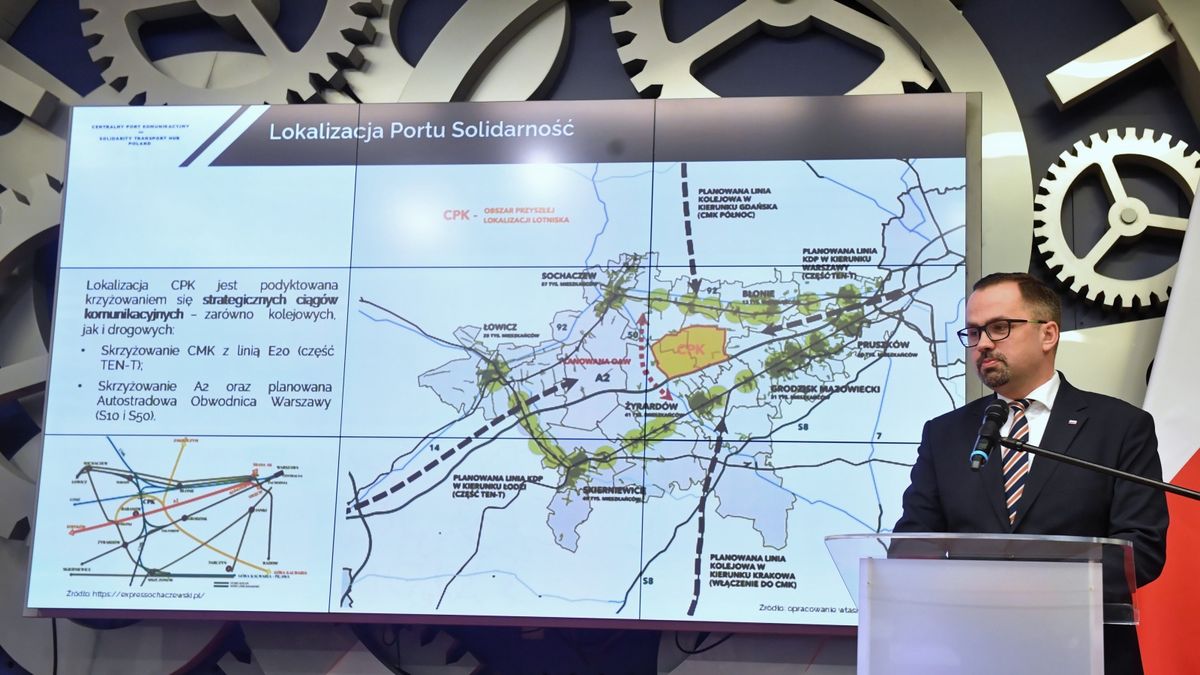 Z ramienia resortu infrastruktury odpowiedzialny za projekt CPK jest wiceminister Marcin Horała. 