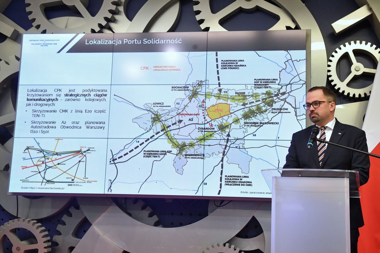 Roszady wokół CPK. Spółka ma wchłonąć państwowego giganta. Wiceminister: to jak fuzja Orlenu z Lotosem