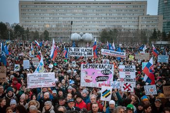 Gigantyczne demonstracje przeciw premierowi Słowacji. "Rosyjski agent"