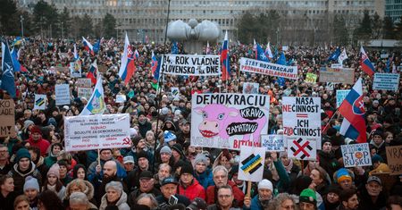 Gigantyczne protesty u sąsiada Polski. Tłum skandował: "zdrada"