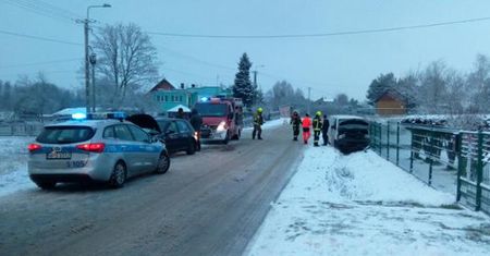 Wypadek dwóch samochodów osobowych