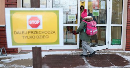 Koronawirus. Nowe obostrzenia: duże zmiany w szkołach w województwie warmińsko-mazurskim
