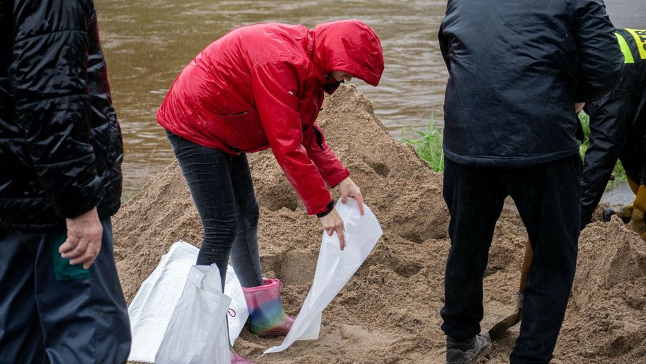 Fala powodziowa przelewa się przez południową Polskę