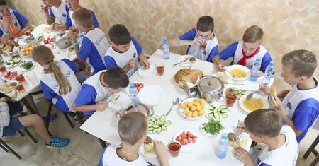 Wakacje 2020. Jak będą wyglądały kolonie? Rodzice przeciwni nowym regułom