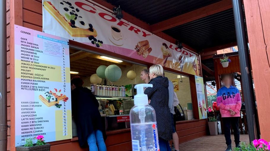 Polacy planują wyjazdy i jedzenie poza domem - już nie boimy się wirusa