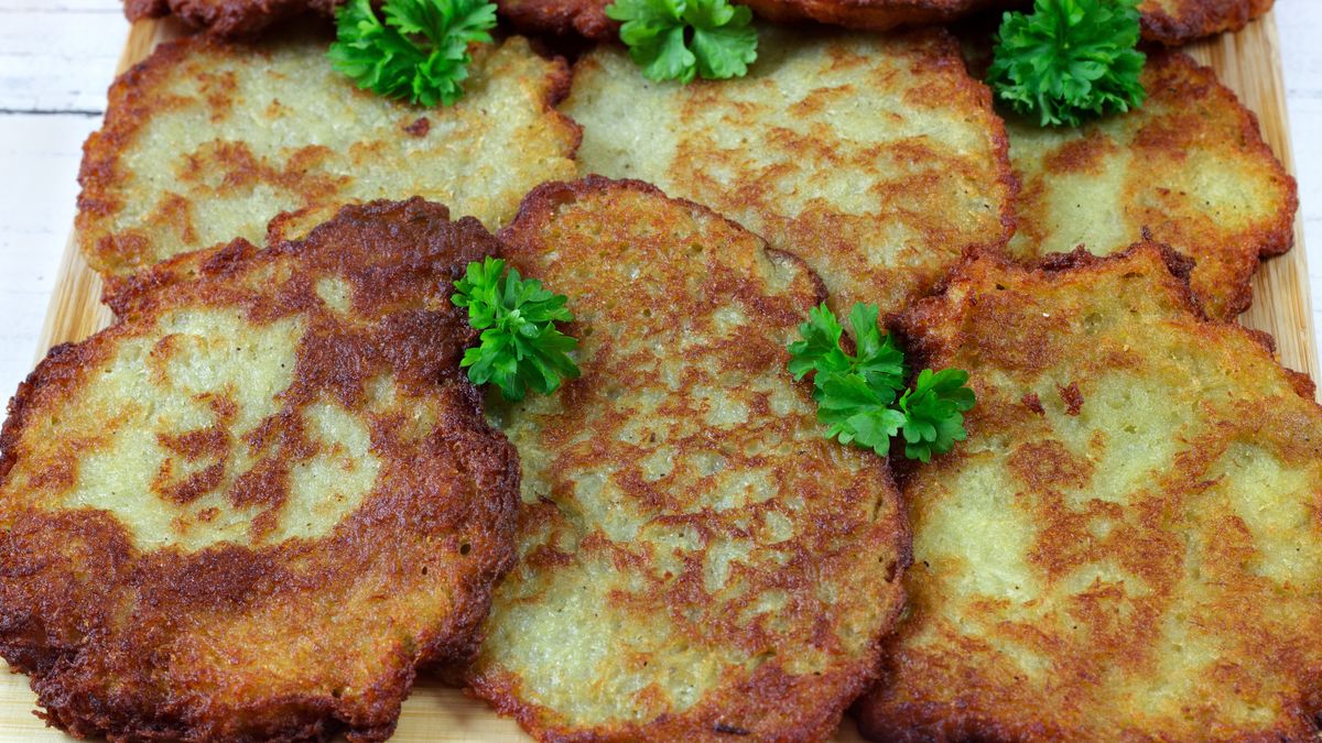 Ten przepis odmieni placki ziemniaczane.