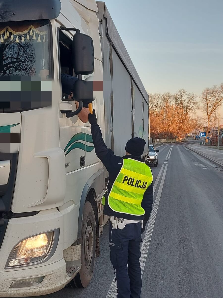 kontrola drogowa ciężarówki