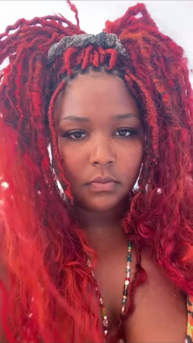 Lizzo twerkuje na jachcie