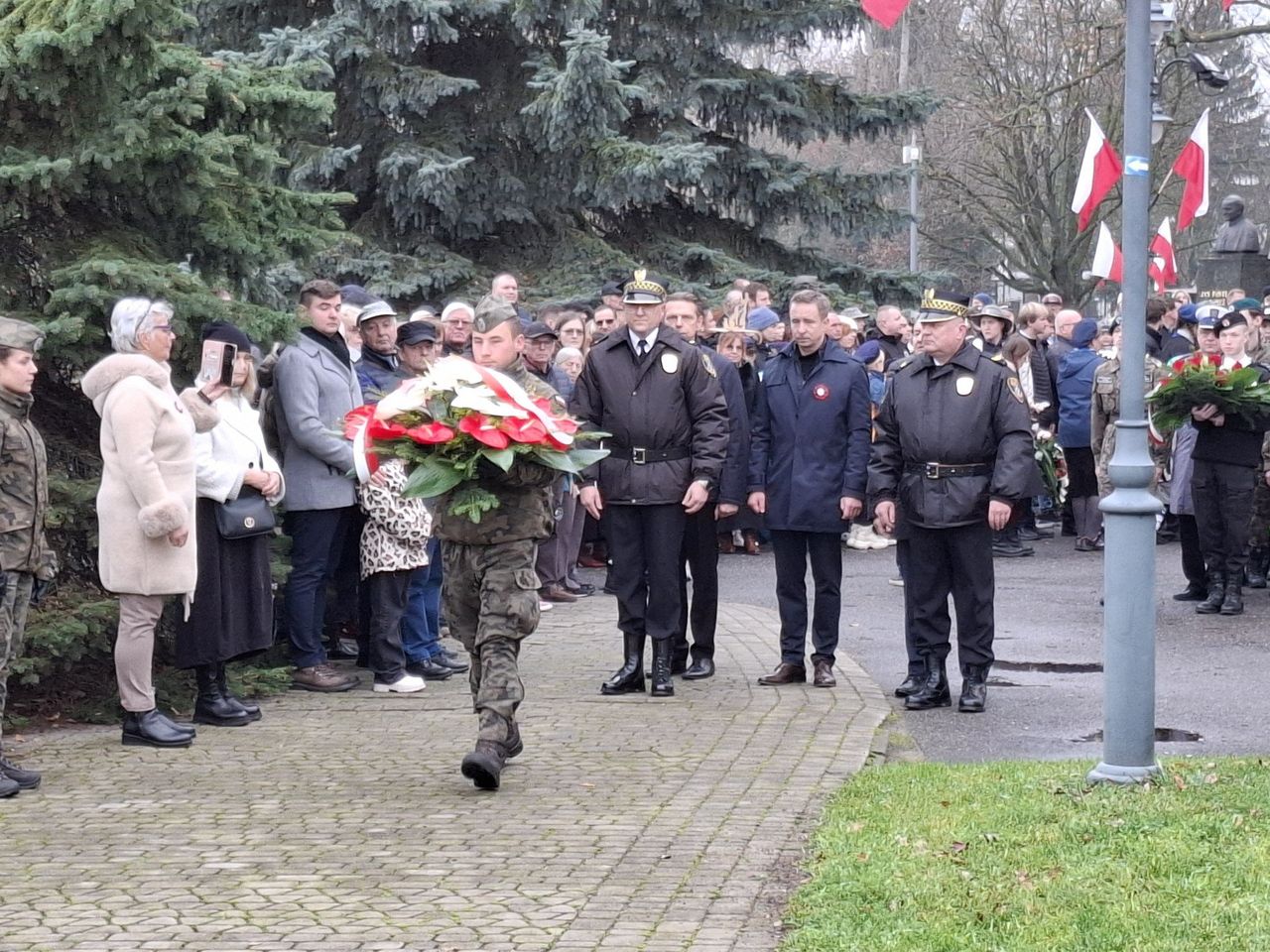 Skierniewice: Obchody Święta Niepodległości na placu Jana Pawła II