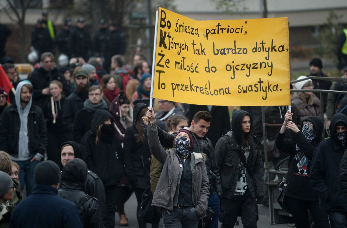 Demonstracja przeciw faszyzmowi i ksenofobii przeszła ulicami Warszawy [ZDJĘCIA]