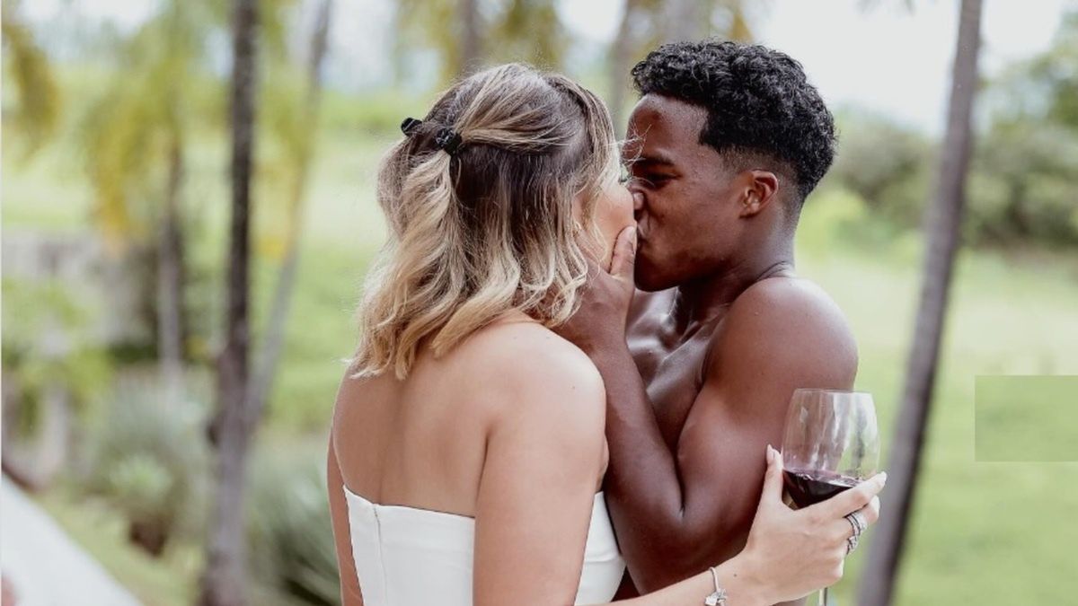 Gabriely Miranda na zdjęciu z Endrickiem