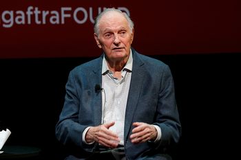 Alan Alda opowiedział o walce z chorobą. Pomaga mu humor