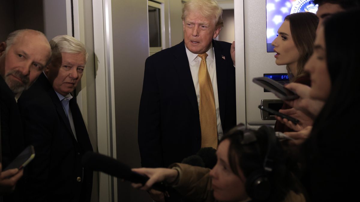 IN FLIGHT - JANUARY 04:  U.S. President Donald Trump, Commerce Secretary Howard Lutnick (L) and U.S. Sen. Lindsey Graham (R-SC) (C) speak to the media aboard Air Force One enroute to Washington, DC on January 04, 2026. Trump is returning to the White House after giving the order for the United States law enforcement to capture Venezuelan President Nicolás Maduro and his wife. (Photo by Joe Raedle/Getty Images)