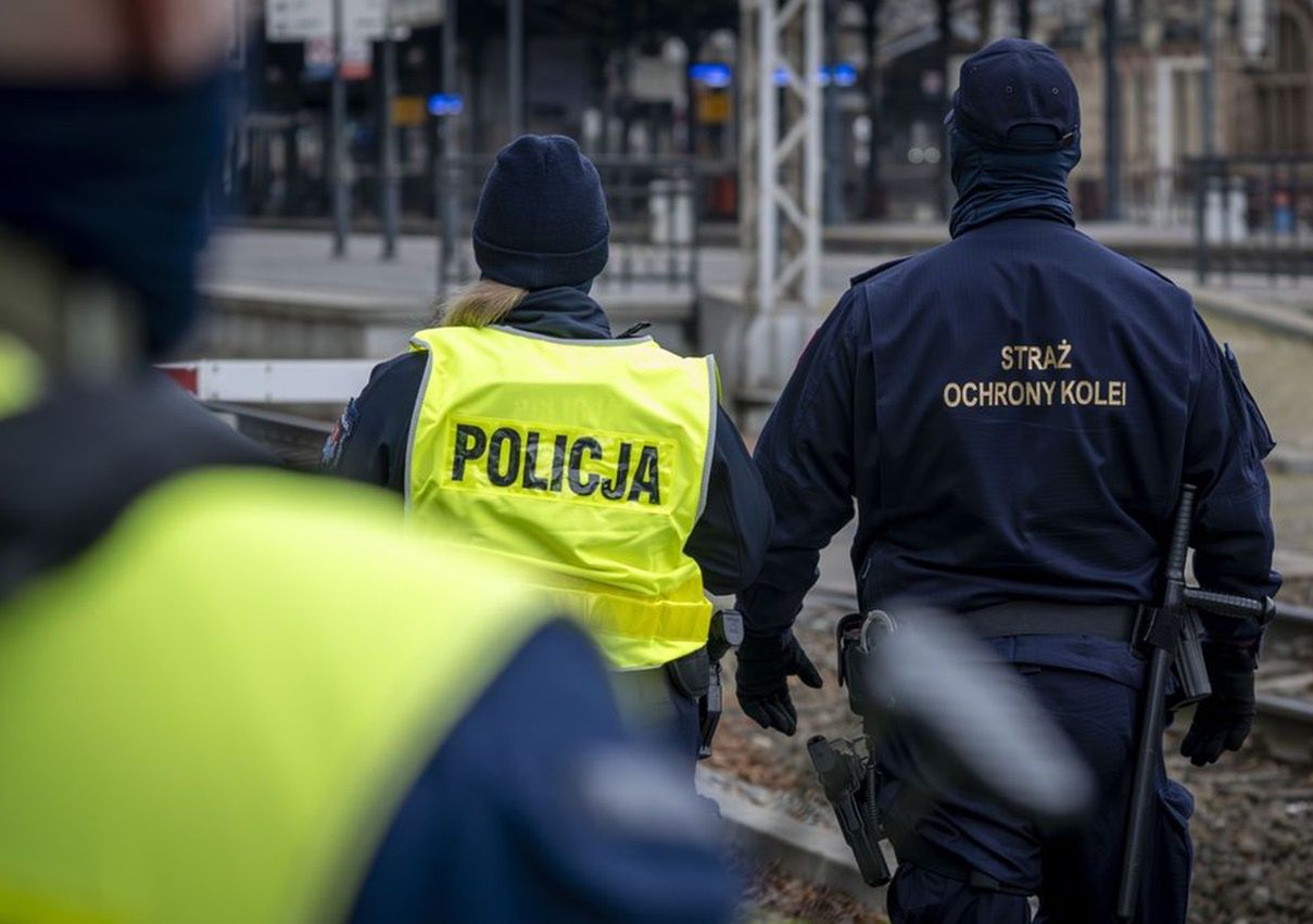 Mieli 37 puszek z farbą. Zostali przyłapani na gorącym uczynku