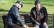 Starzejemy się skokowo. Naukowcy wskazują dwa kluczowe momenty w życiu