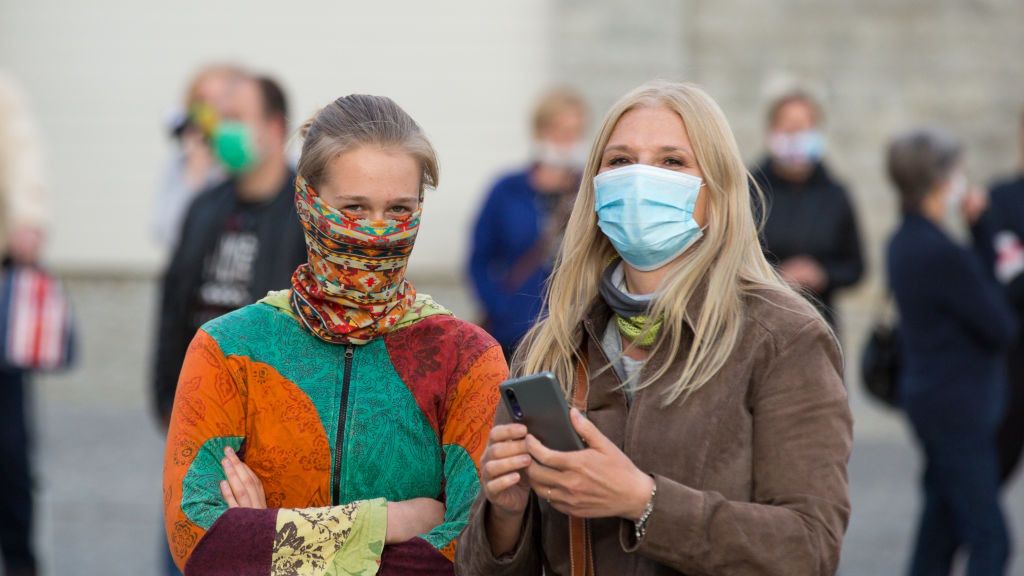 Polacy nie są przekonani o skuteczności maseczek
