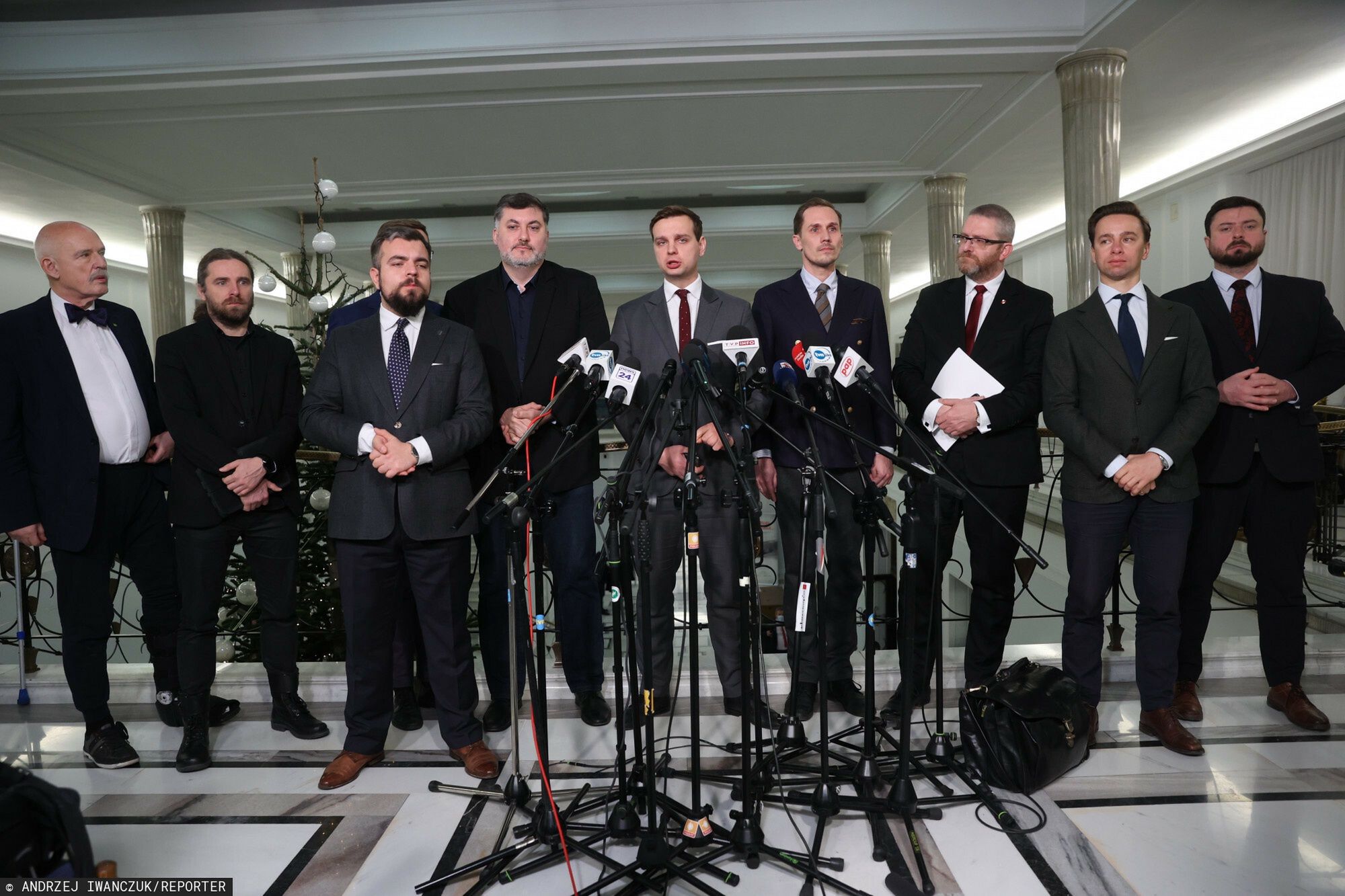 Janusz Korwin-Mikke opuszczony przez trzech posłów