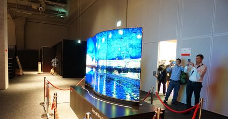 AMOLED-y Samsunga rządzą w mobile, ale duże OLED-y LG są bezkonkurencyjne. Dosłownie