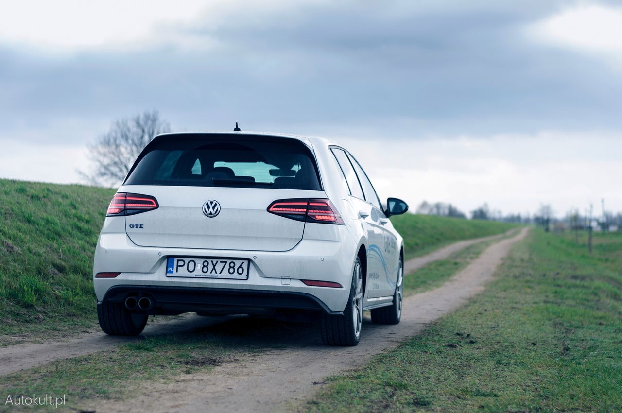 Jaki jest Golf, każdy widzi. Wersję GTE zdradza głównie emblemat na tylnej klapie