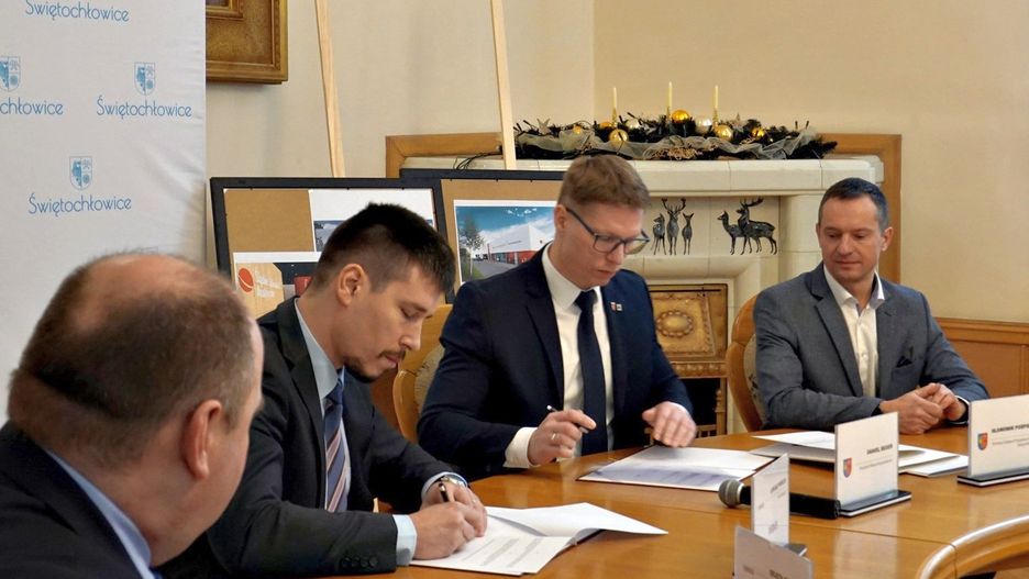 Władze Świętochłowic i firmy badaj.to podpisały umowę o budowie siedziby firmy w mieście.