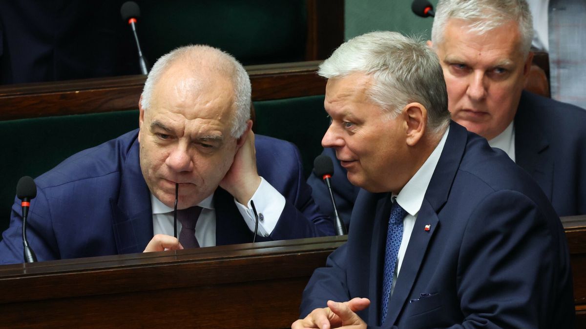 Jacek Sasin ogłosił, że rząd wprowadzi tzw. podatek od nadzwyczajnych zysków dla spółek energetycznych 