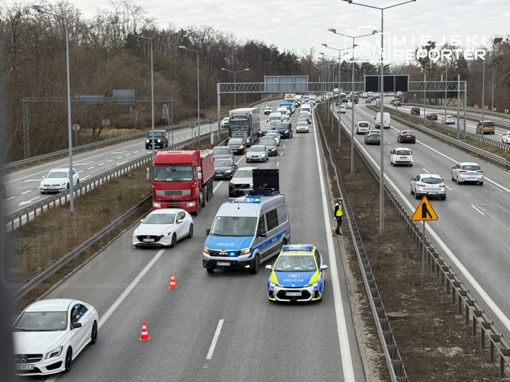 Zderzenie dwóch pojazdów na trasie S8! Duże utrudnienia w ruchu