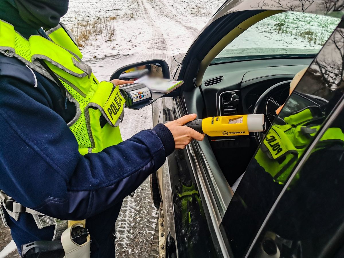 Ile po wypiciu alkoholu trzeba czekać, aby prowadzić? Łatwo to policzyć