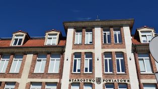 Starogard Gdański: Skandal na sesji rady powiatu. Radny zagłosował "na dwie ręce"